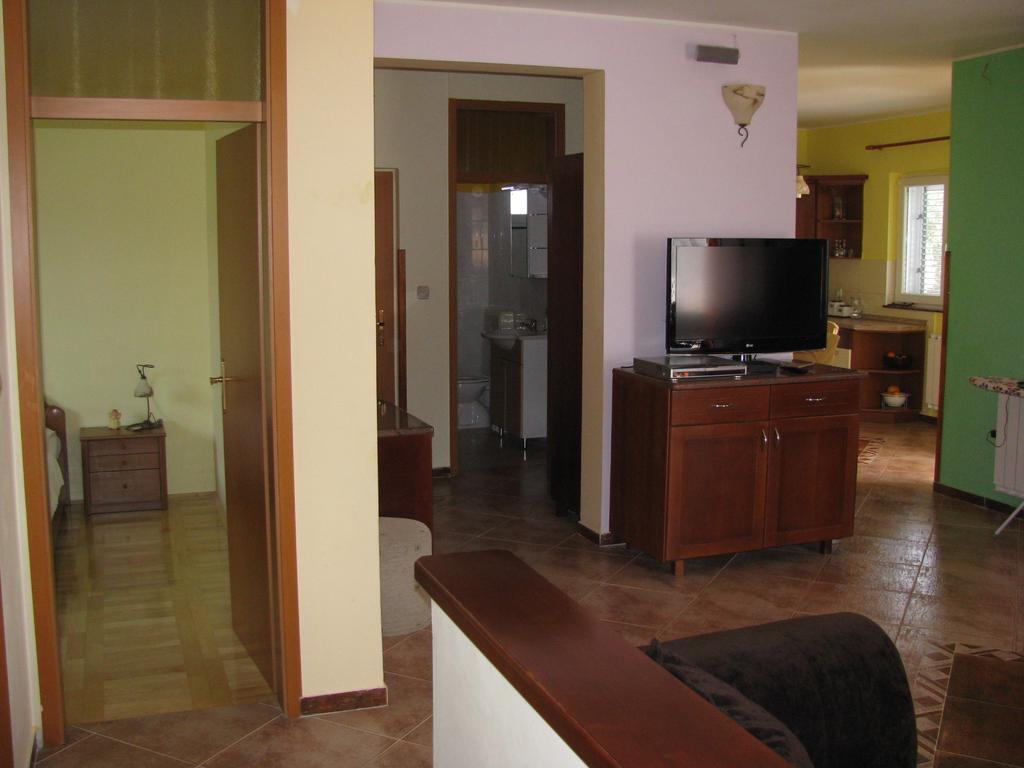 Apartment Megi Tribalj Oda fotoğraf