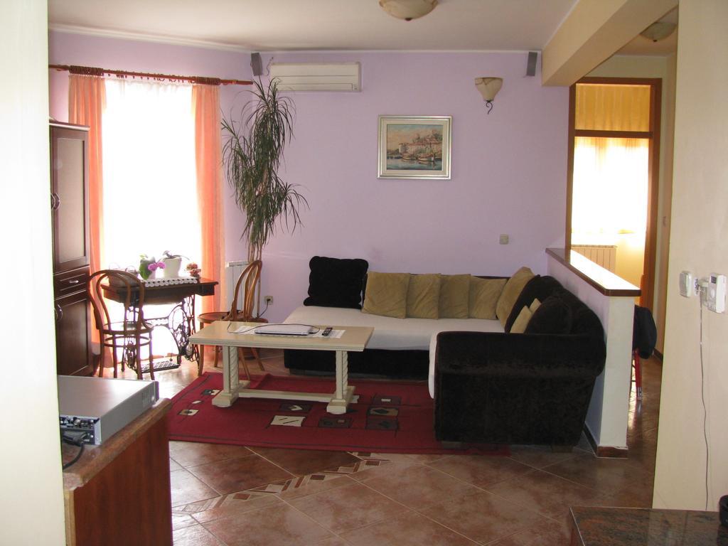 Apartment Megi Tribalj Oda fotoğraf