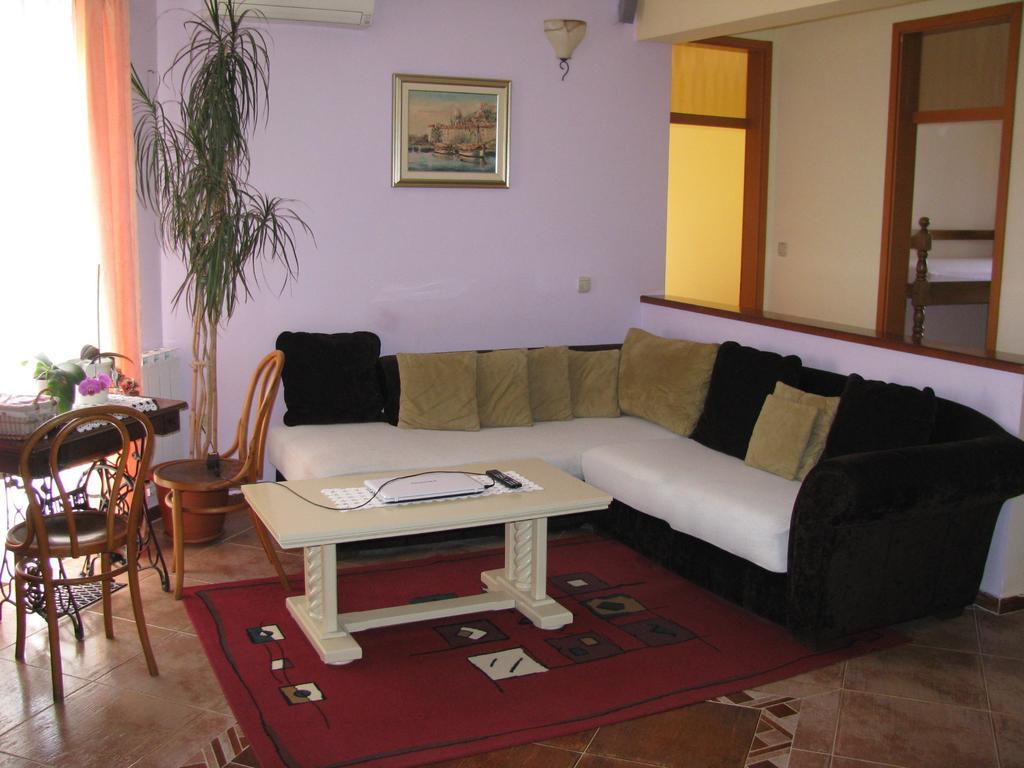 Apartment Megi Tribalj Oda fotoğraf