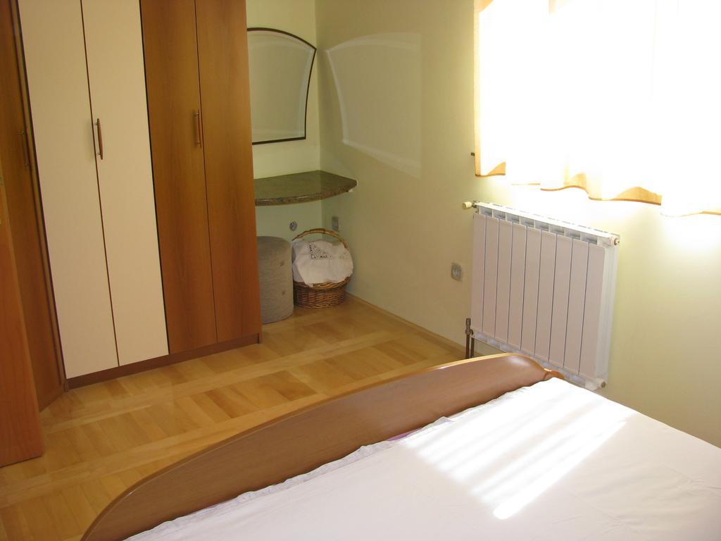 Apartment Megi Tribalj Oda fotoğraf